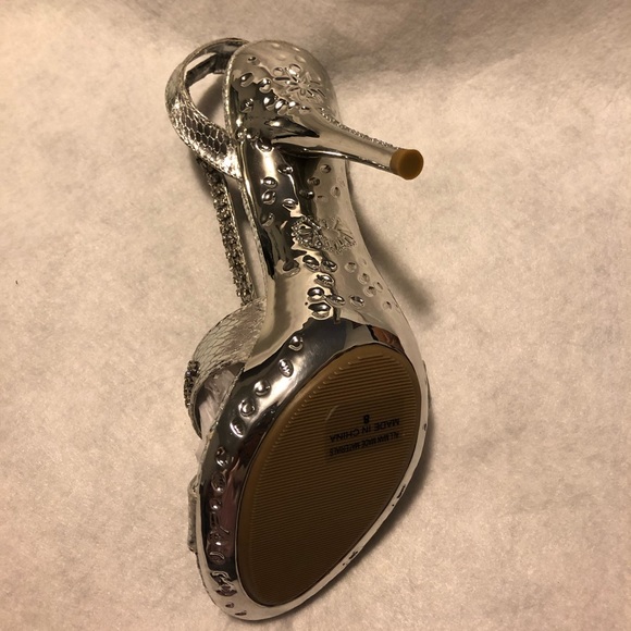 Sold - Picture 3 of 6